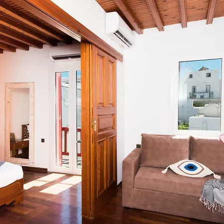 Luxury Traditional Three-bedroom House Pensión Mykonos Town
